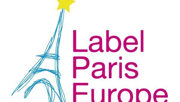 Catherine Lahumière overrækker prisen Label Paris Europe.